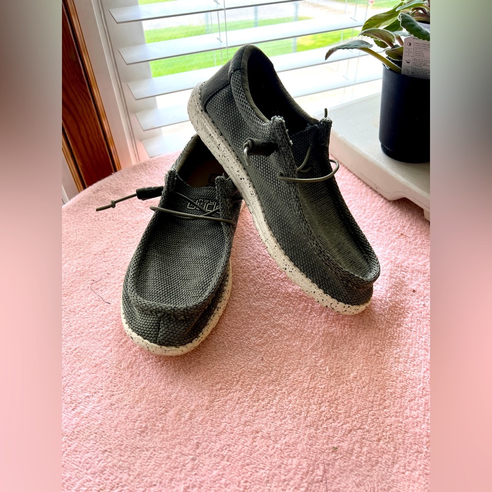 Hey Dude Wally Sox MEN SIZE 8 EUC
